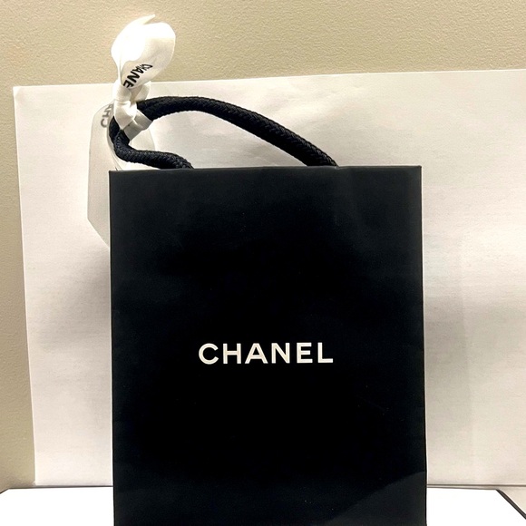 Chanel #5 Eau De Toilette & Shopping Gift Bag - Picture 3 of 4